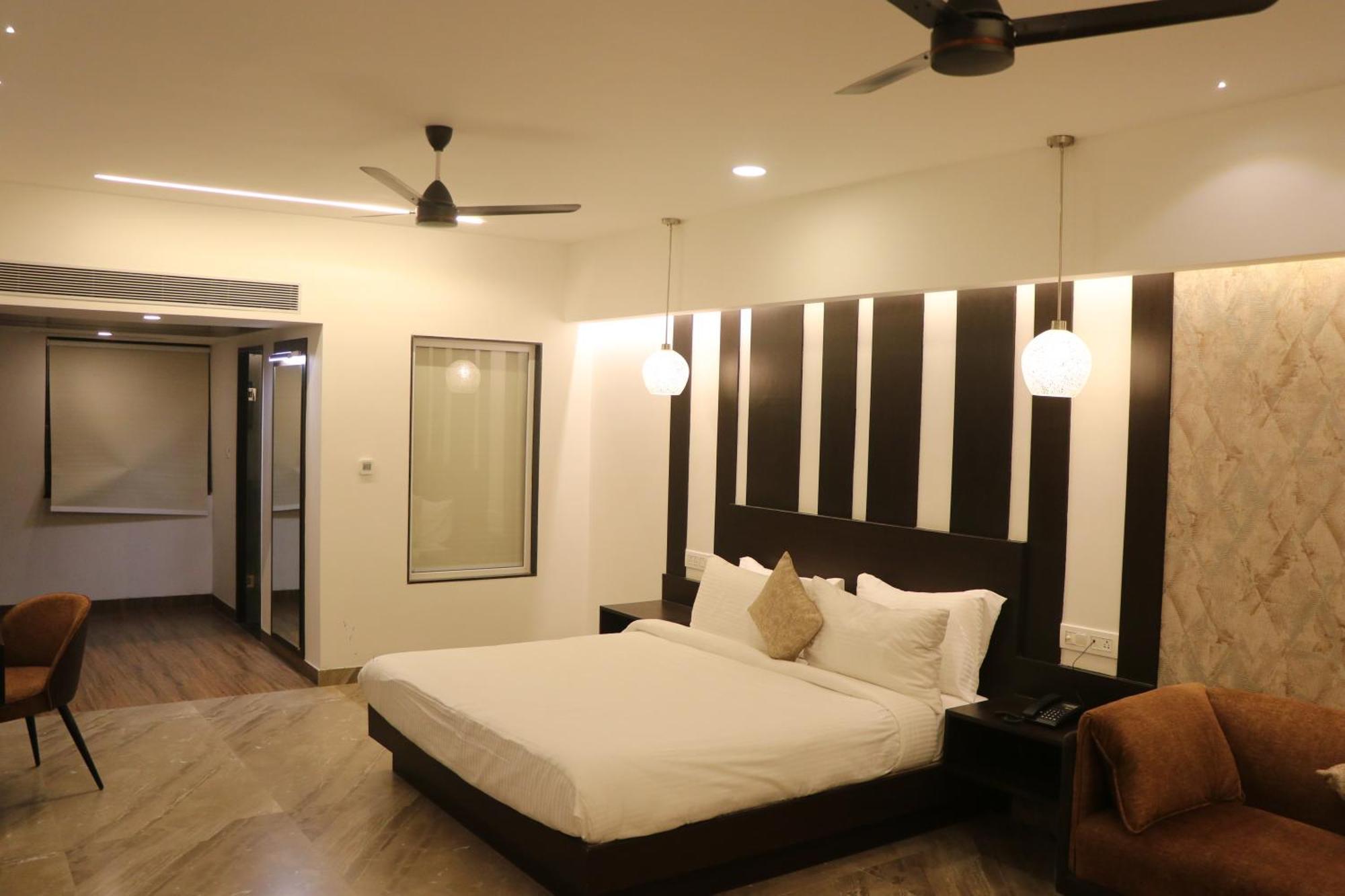 Hotel Kadamb Tree Jabalpur Exterior foto